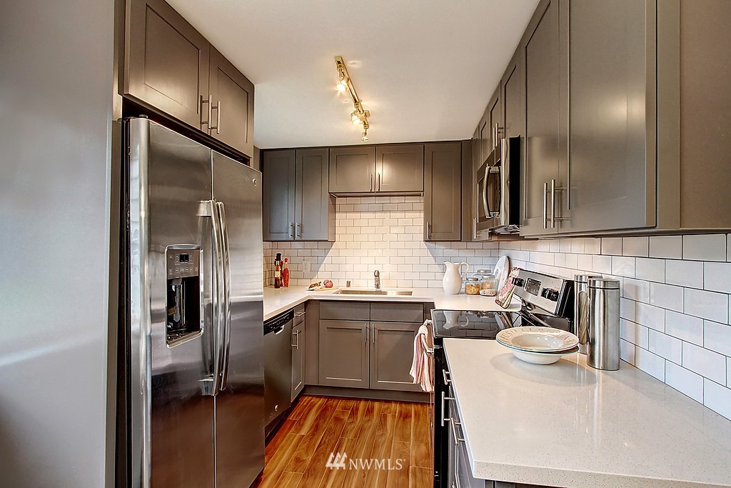 3424 Northeast 6th Place Renton, WA 98056 - Photo 7 of 17