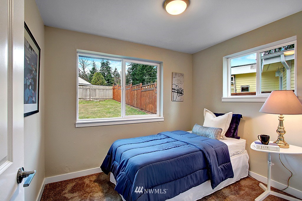 3424 Northeast 6th Place Renton, WA 98056 - Photo 9 of 17