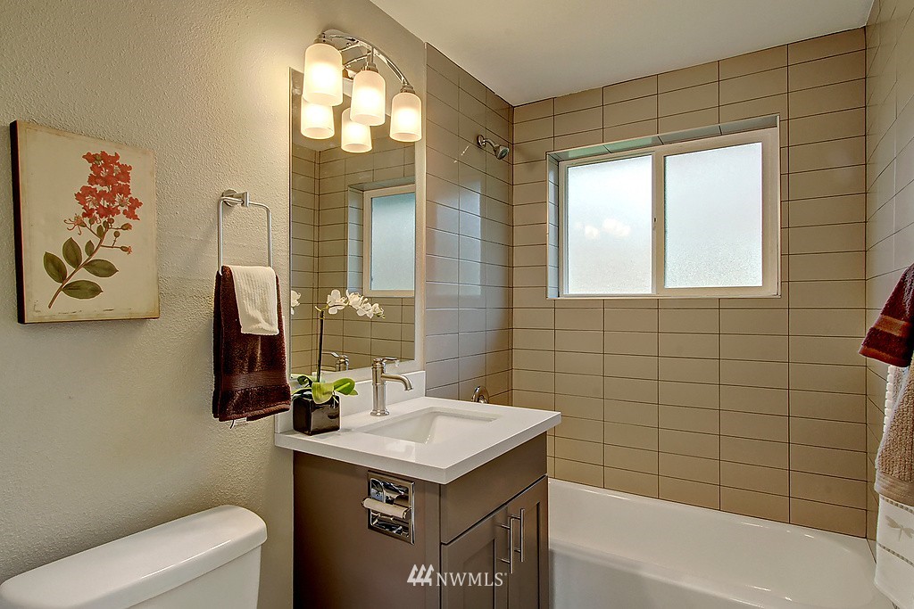 3424 Northeast 6th Place Renton, WA 98056 - Photo 10 of 17