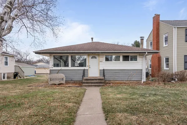 $135,000 | 2423 32nd Street, Moline, IL 61265