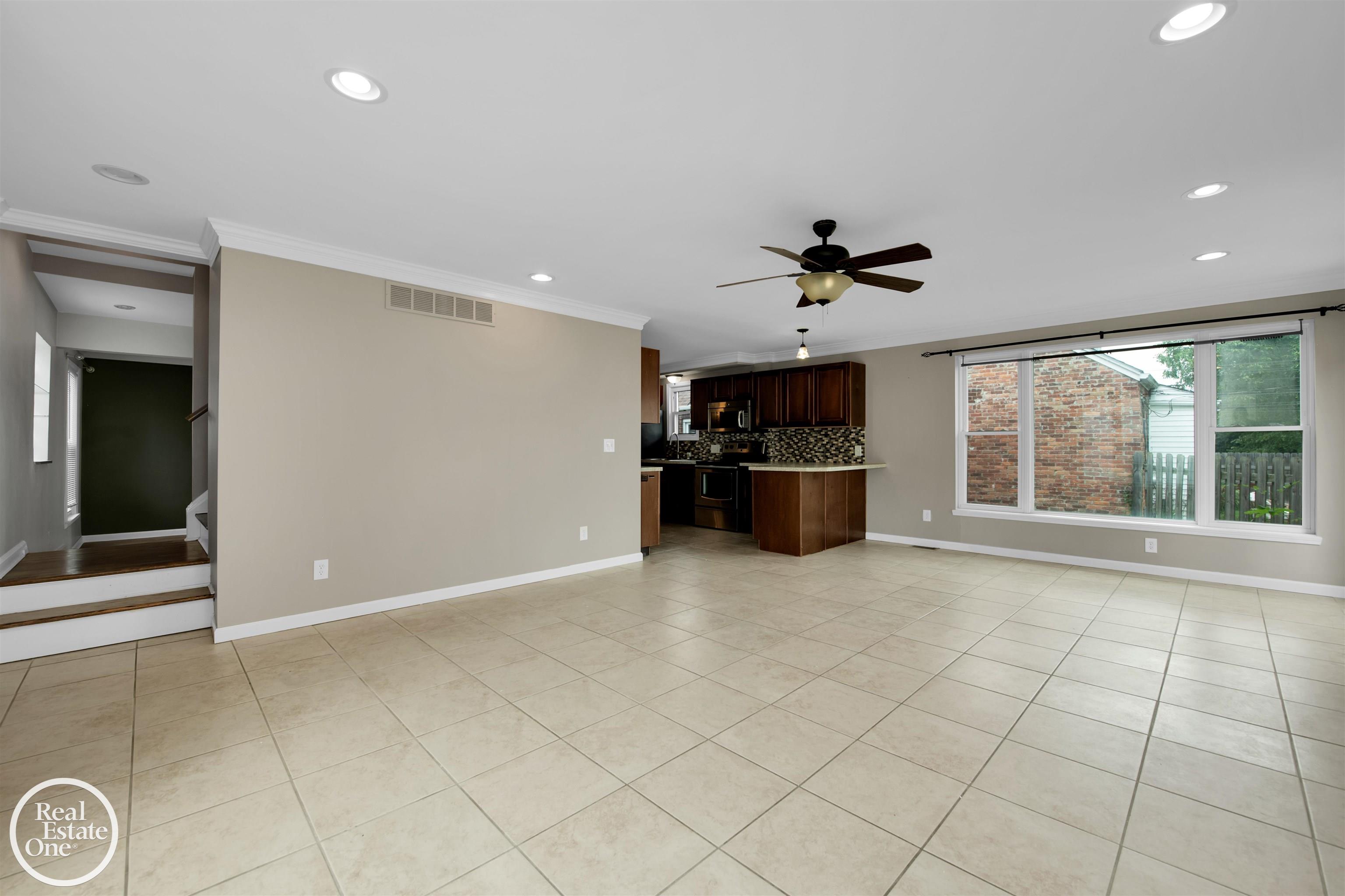 1258 Hampton Road Grosse Pointe Woods, MI 48236 - Photo 10 of 37