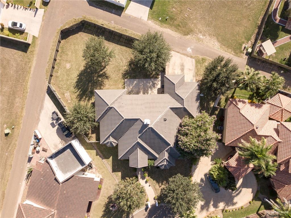 3814 B Shea Weslaco, TX 78596 - Photo 39 of 43 an aerial view of a house with a yard and pool