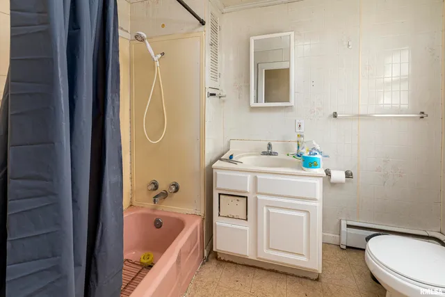 $77,000 | 1500 West Tyler Street, Herrin, IL 62948