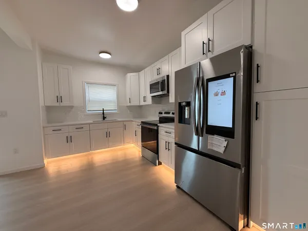 $2,300 | 8-12 Sterling Street, Hartford, CT 06112