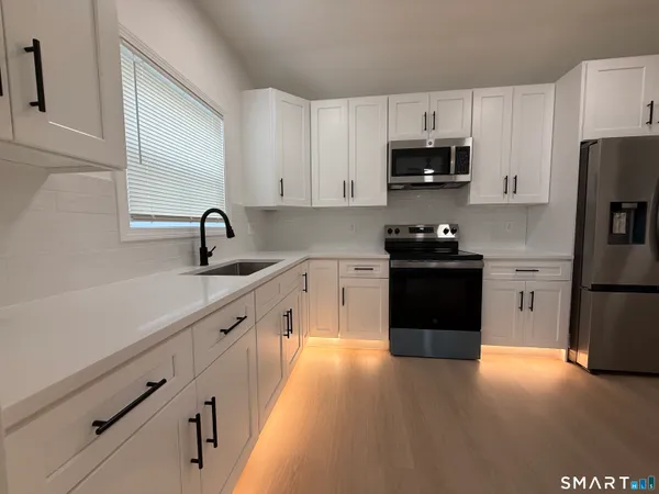 $2,300 | 8-12 Sterling Street, Hartford, CT 06112