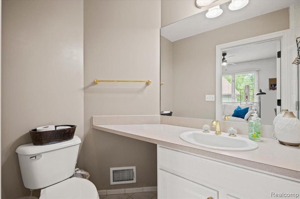 2668 Silverside Road Waterford, MI 48328 - Photo 57 of 61 Gallery Image 57