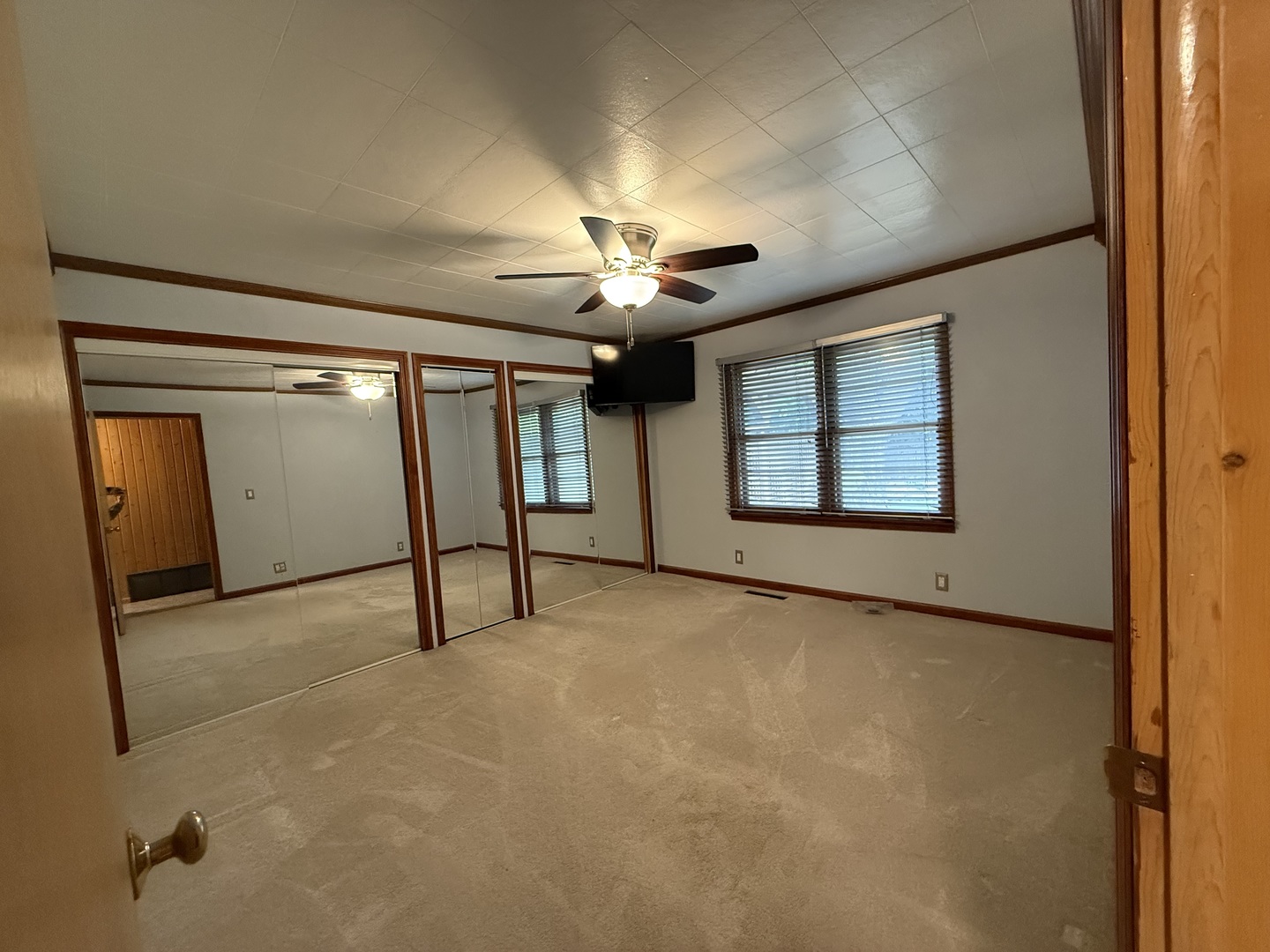 1048 Warren Street Henry, IL 61537 - Photo 16 of 26 a view of an empty room with a window