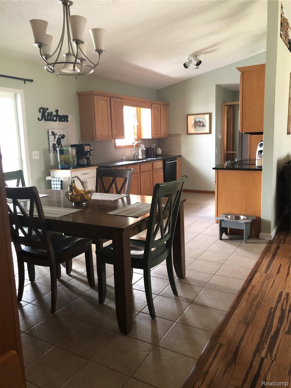 8274 East Potter Road Davison, MI 48423 - Photo 9 of 25 IMG-3582 (1).jpg