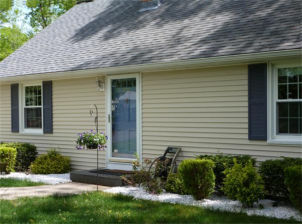 564 Dewey Street West Springfield, MA 01089 - Photo 3 of 27 Gallery Image 3