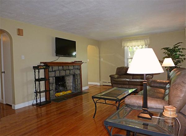 564 Dewey Street West Springfield, MA 01089 - Photo 4 of 27 Gallery Image 4