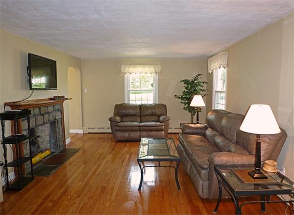 564 Dewey Street West Springfield, MA 01089 - Photo 5 of 27 Gallery Image 5