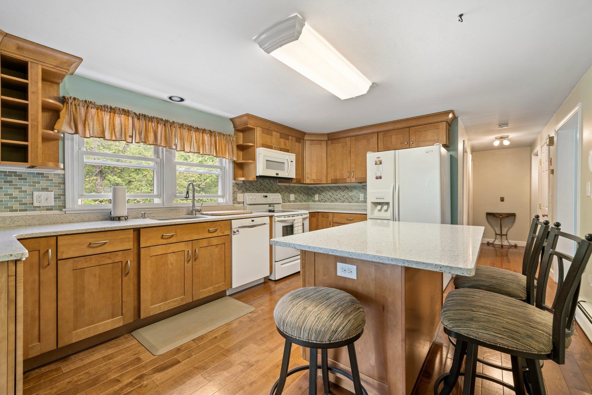 9 Spaulding Hill Road Pelham, NH 03076 - Photo 3 of 28