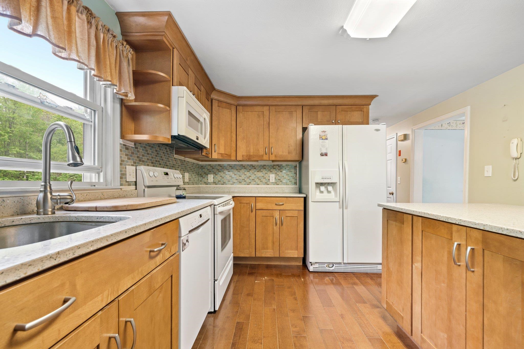 9 Spaulding Hill Road Pelham, NH 03076 - Photo 4 of 28