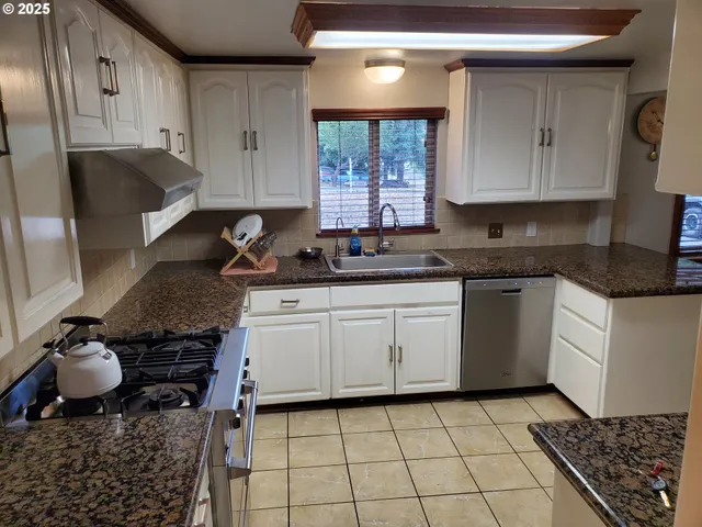 $499,900 | 1006 Mountain View Road, Sweet Home, OR 97386