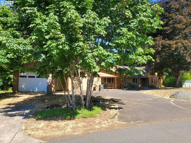 $499,900 | 1006 Mountain View Road, Sweet Home, OR 97386