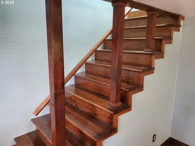 $499,900 | 1006 Mountain View Road, Sweet Home, OR 97386