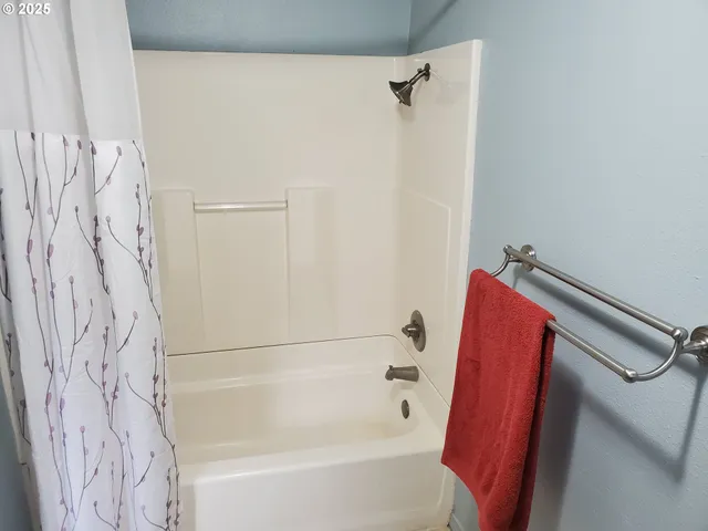 $499,900 | 1006 Mountain View Road, Sweet Home, OR 97386