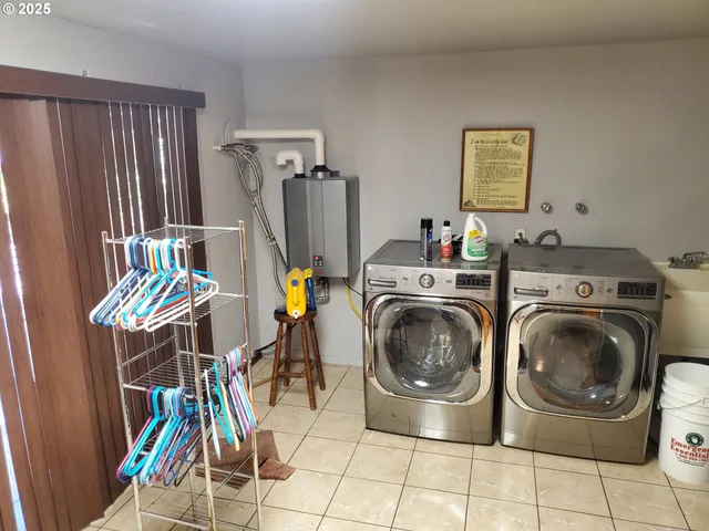 $499,900 | 1006 Mountain View Road, Sweet Home, OR 97386