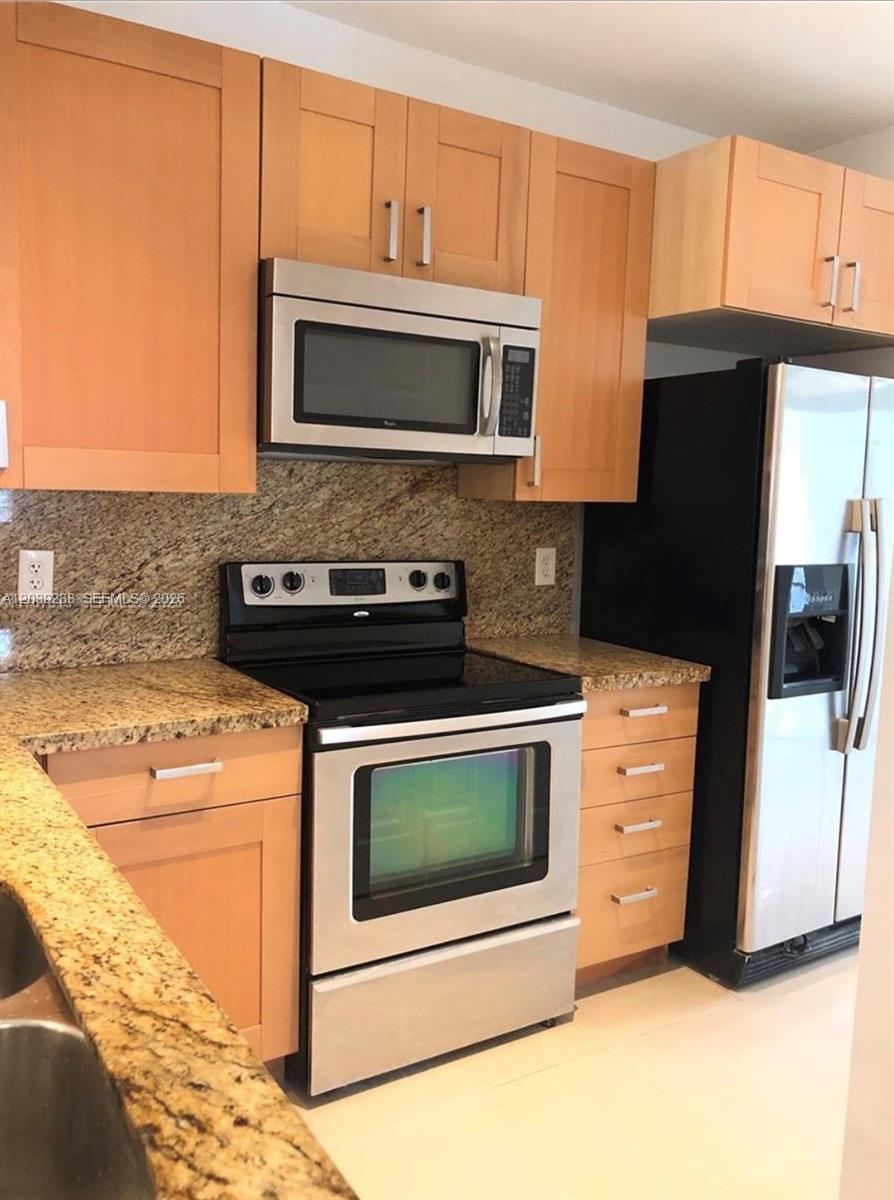 16231 Emerald Cove Road Weston, FL 33331 - Photo 2 of 26
