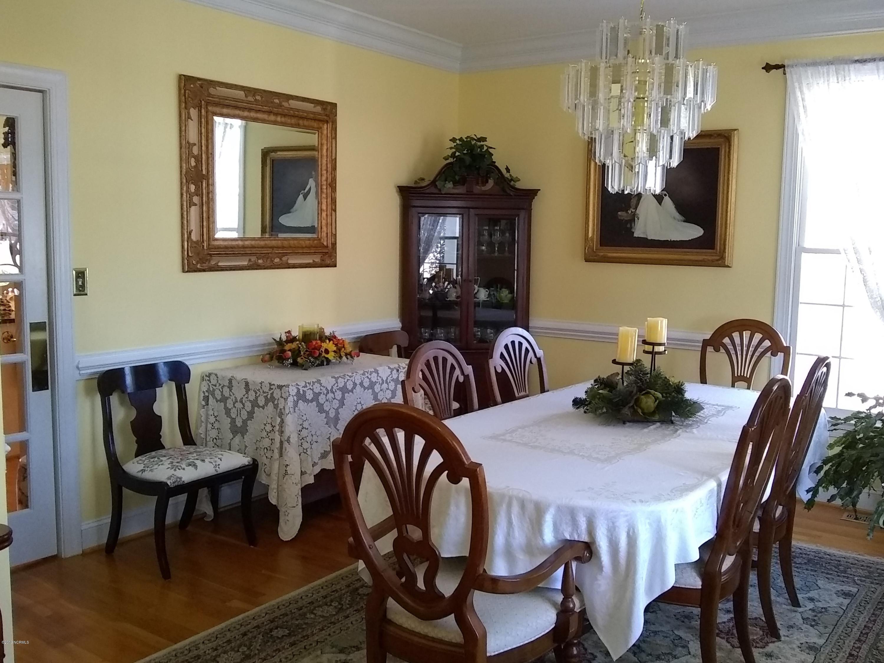 148 Magens Way Cedar Point, NC 28584 - Photo 10 of 23 10 Dining room