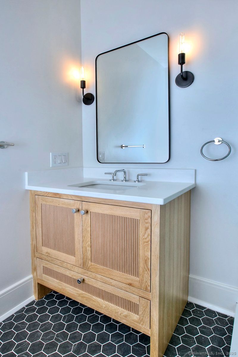 199 Mariomi Road New Canaan, CT 06840 - Photo 19 of 39