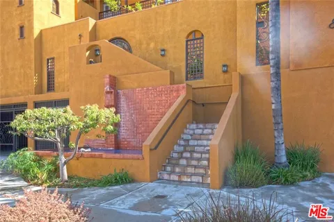 $570,000 | 828 North Hudson Avenue, Unit 206, Los Angeles, CA 90038