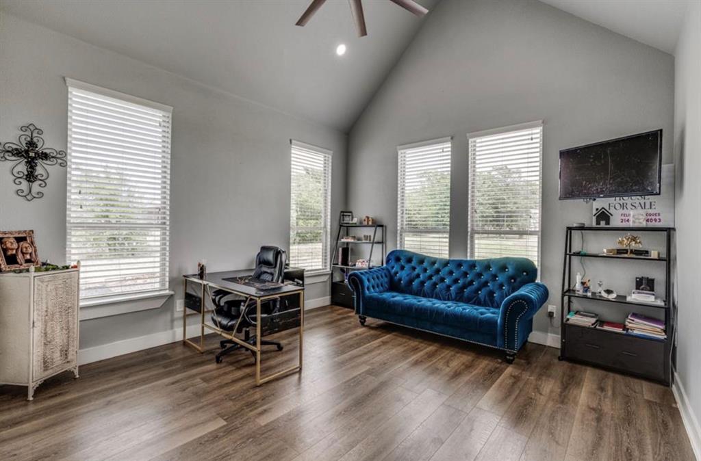 997 Ovilla Road Waxahachie, TX 75167 - Photo 24 of 32 Spacious room with vaulted ceilings and wood-finish flooring