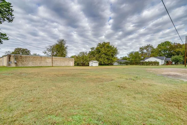 $490,000 | 5550 Baylor Avenue, River Oaks, TX 76114