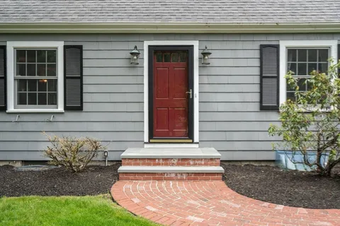 $1,250,000 | 4 Park Avenue, Dover, MA 02030