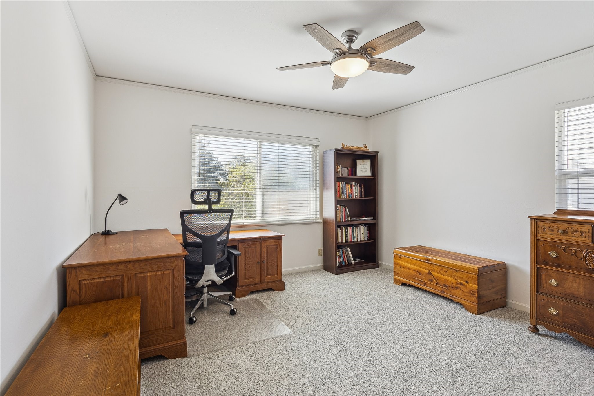 4388 Fiesta Lane Houston, TX 77004 - Photo 12 of 24 a view of workspace with lounge chair and windows