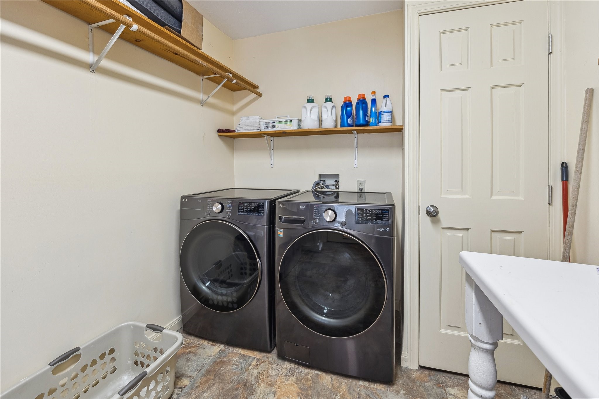 4388 Fiesta Lane Houston, TX 77004 - Photo 19 of 24 a utility room with dryer and washer