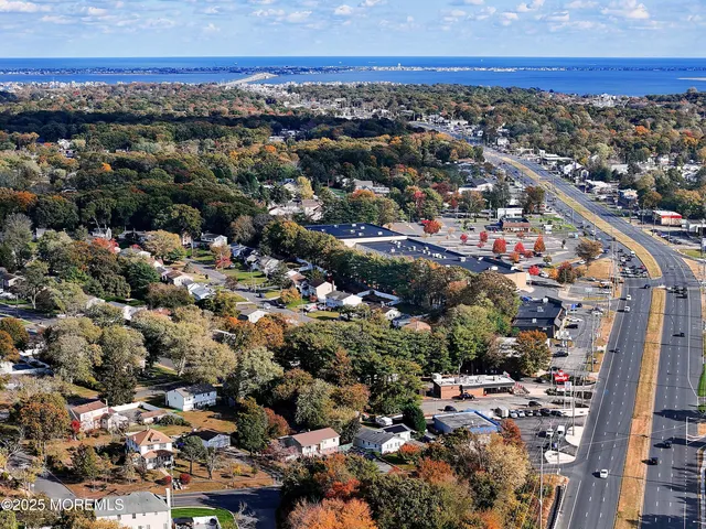 a picture of a wall with a white building