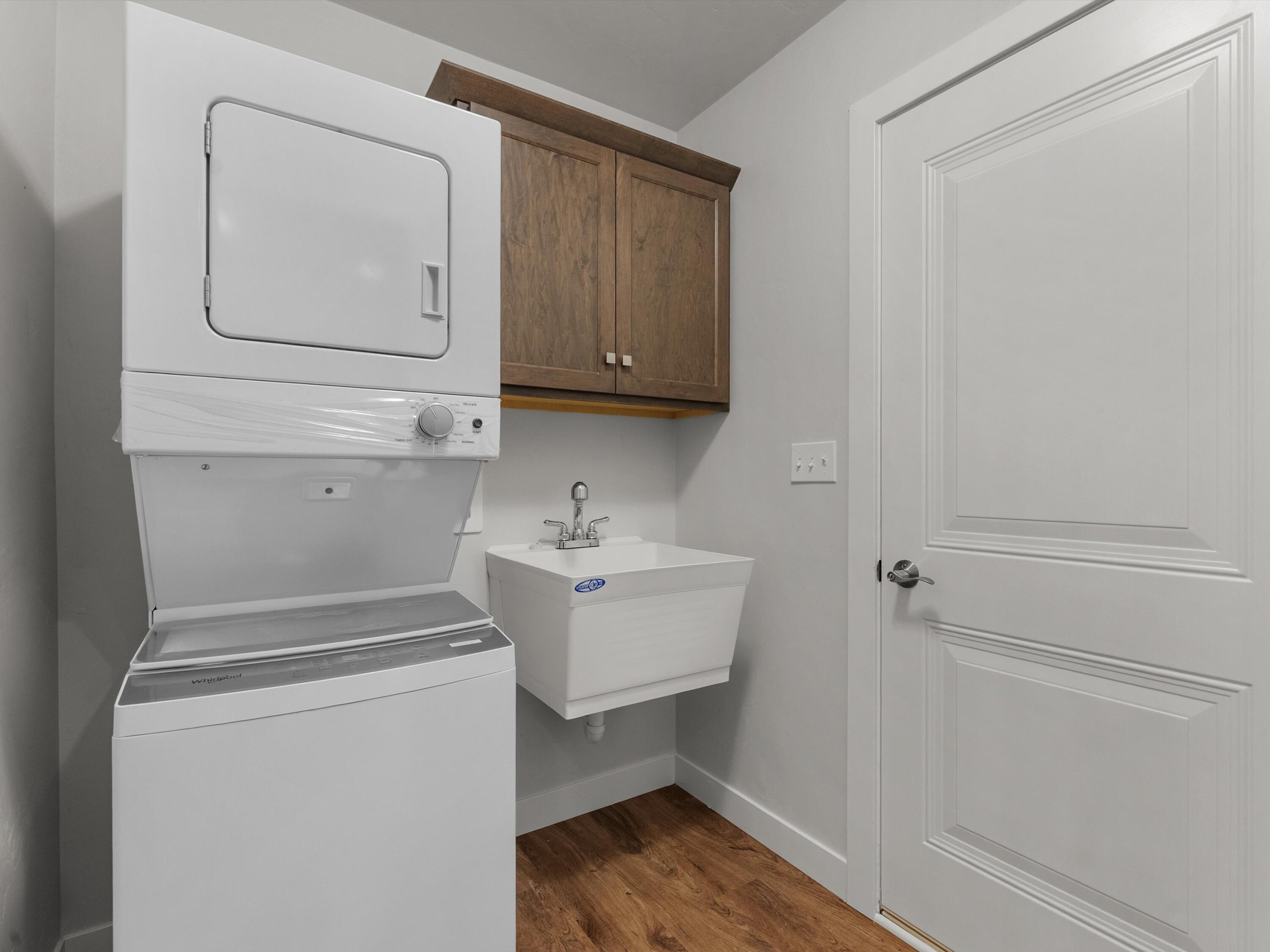 4403 Tannery Road Two Rivers, WI 54241 - Photo 18 of 30 Laundry