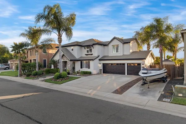 $849,999 | 552 Denier Court, Galt, CA 95632