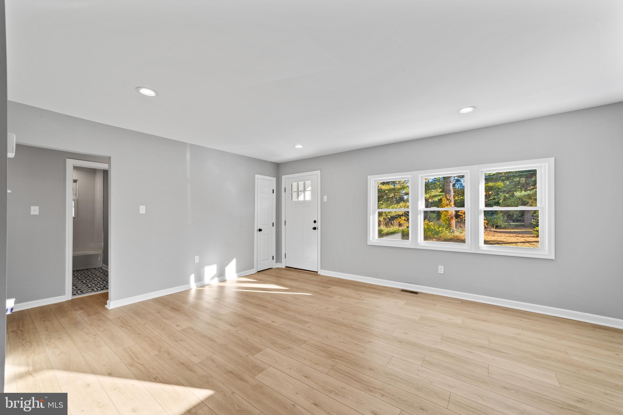 1994 Melvina Road Deptford, NJ 08096 - Photo 5 of 28 Gallery Image 5