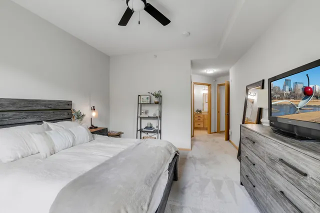 $2,000 | 2565 Franklin Avenue, Unit 207, St. Paul, MN 55114