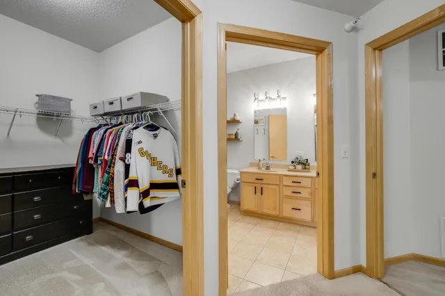 $2,000 | 2565 Franklin Avenue, Unit 207, St. Paul, MN 55114