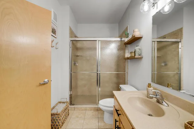 $2,000 | 2565 Franklin Avenue, Unit 207, St. Paul, MN 55114