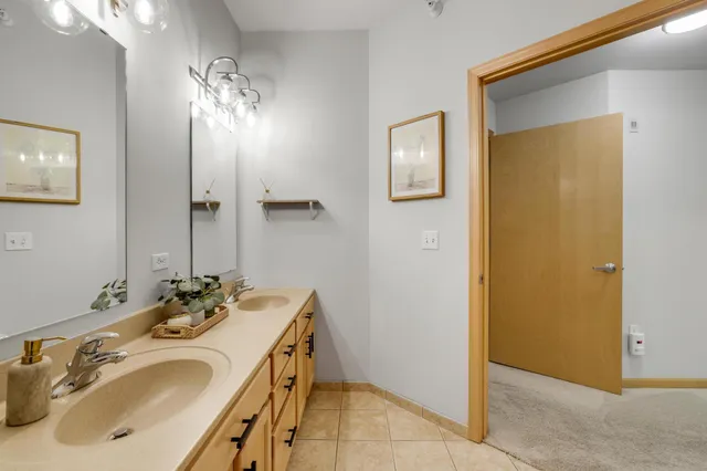 $2,000 | 2565 Franklin Avenue, Unit 207, St. Paul, MN 55114