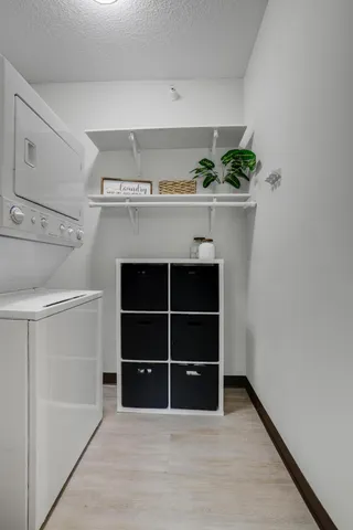 $2,000 | 2565 Franklin Avenue, Unit 207, St. Paul, MN 55114