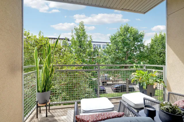 $2,000 | 2565 Franklin Avenue, Unit 207, St. Paul, MN 55114