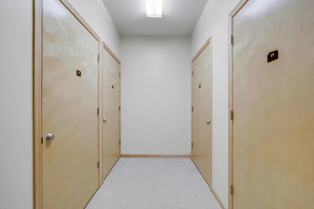 $2,000 | 2565 Franklin Avenue, Unit 207, St. Paul, MN 55114