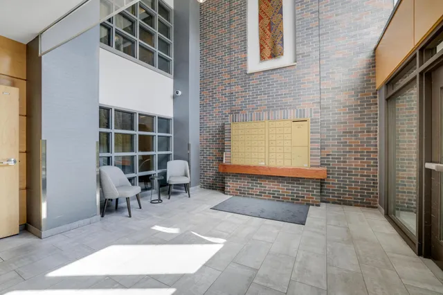 $2,000 | 2565 Franklin Avenue, Unit 207, St. Paul, MN 55114