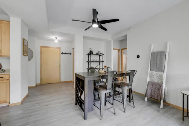 $2,000 | 2565 Franklin Avenue, Unit 207, St. Paul, MN 55114