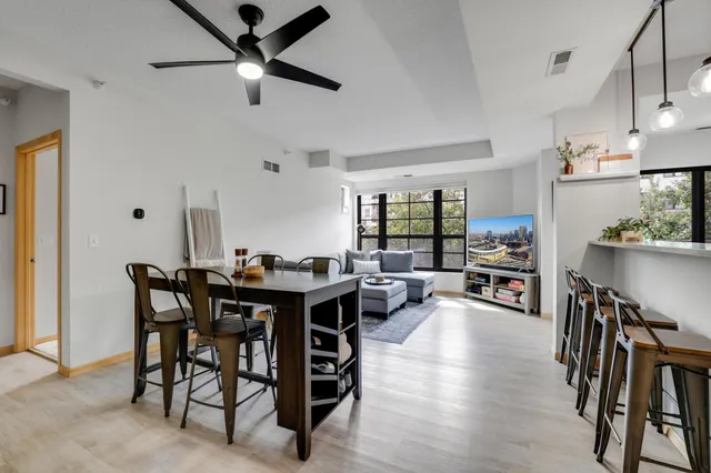 $2,000 | 2565 Franklin Avenue, Unit 207, St. Paul, MN 55114