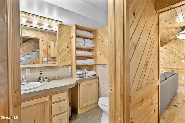 $815,000 | 28 Nacy Road, Queensbury, NY 12845