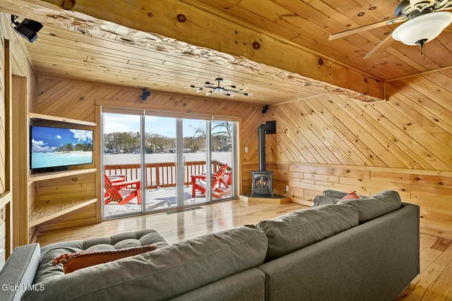 $815,000 | 28 Nacy Road, Queensbury, NY 12845