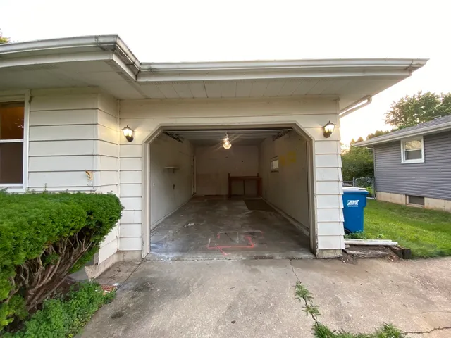 a view of a garage
