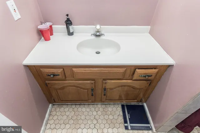 $489,900 | 1036 Oakwood Drive, Warminster, PA 18974