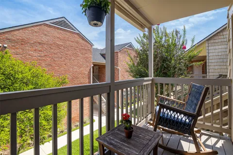 $285,000 | 2829 Timmons Lane, Unit 228, Houston, TX 77027